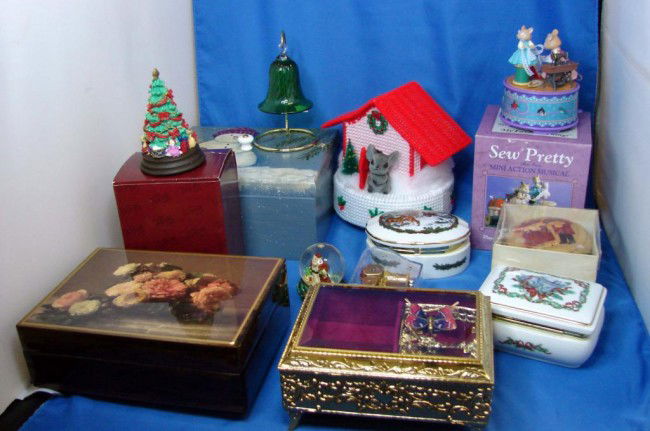 Box Lot: 8 Music Boxes, 2 Decorative Boxes: Box lot - 8 music boxes including 2 ceramic Heritage House, heavy brass box with butterfly plays "The Wind Beneath My Wings", 2 decorative storage boxes, glass bell and small snow globe.