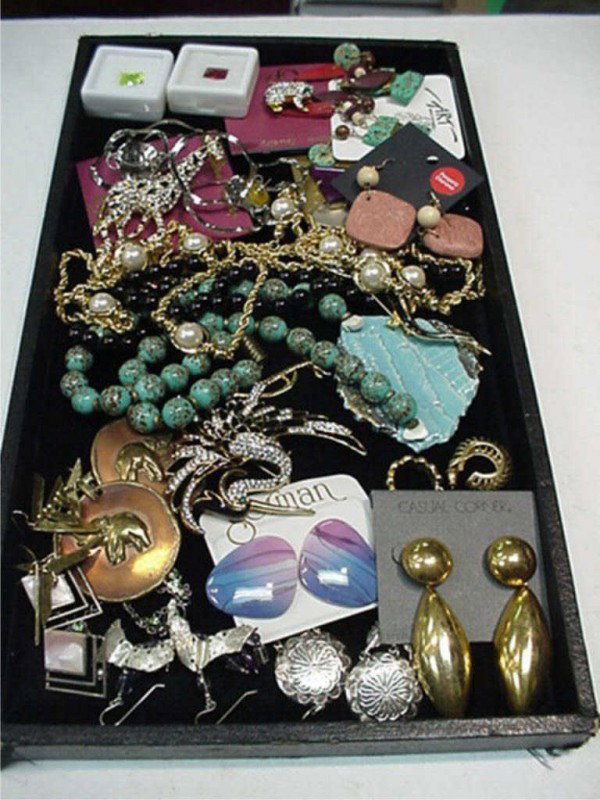Lot of costume jewelry: Lot of costume jewelry including earrings, bracelets, beaded necklaces much of it brand new.