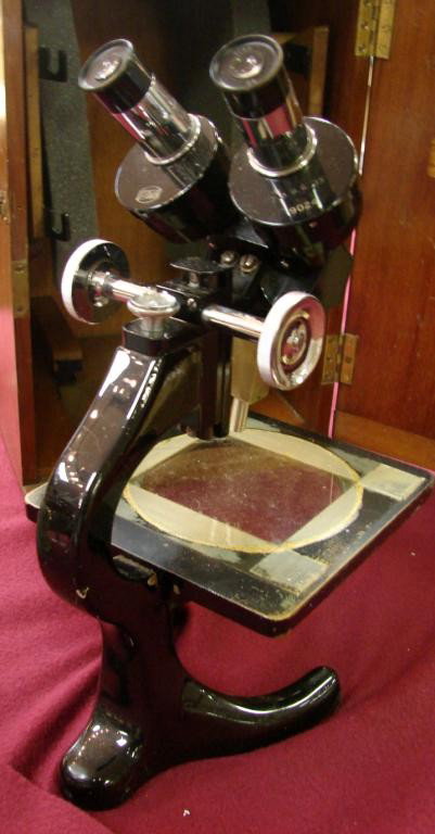 Vintage Beck London Telescope in Orig. Box: Vintage Beck London Telescope in original wooden fitted box with lenses. Not tested.