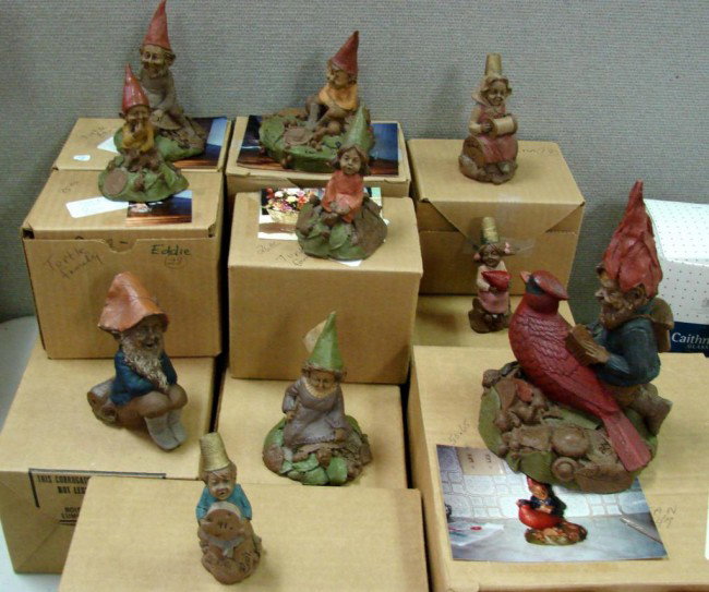 10 Tom Clark Gnomes - Turtle Family & Sewing: 10 Tom Clark Gnomes including Thumbelina, Mendy, Bobin, Corky, Freddy, Jennie, Lilibet & Stan and a VHS tape "The World of Tom Clark"; all with COA's & original boxes.