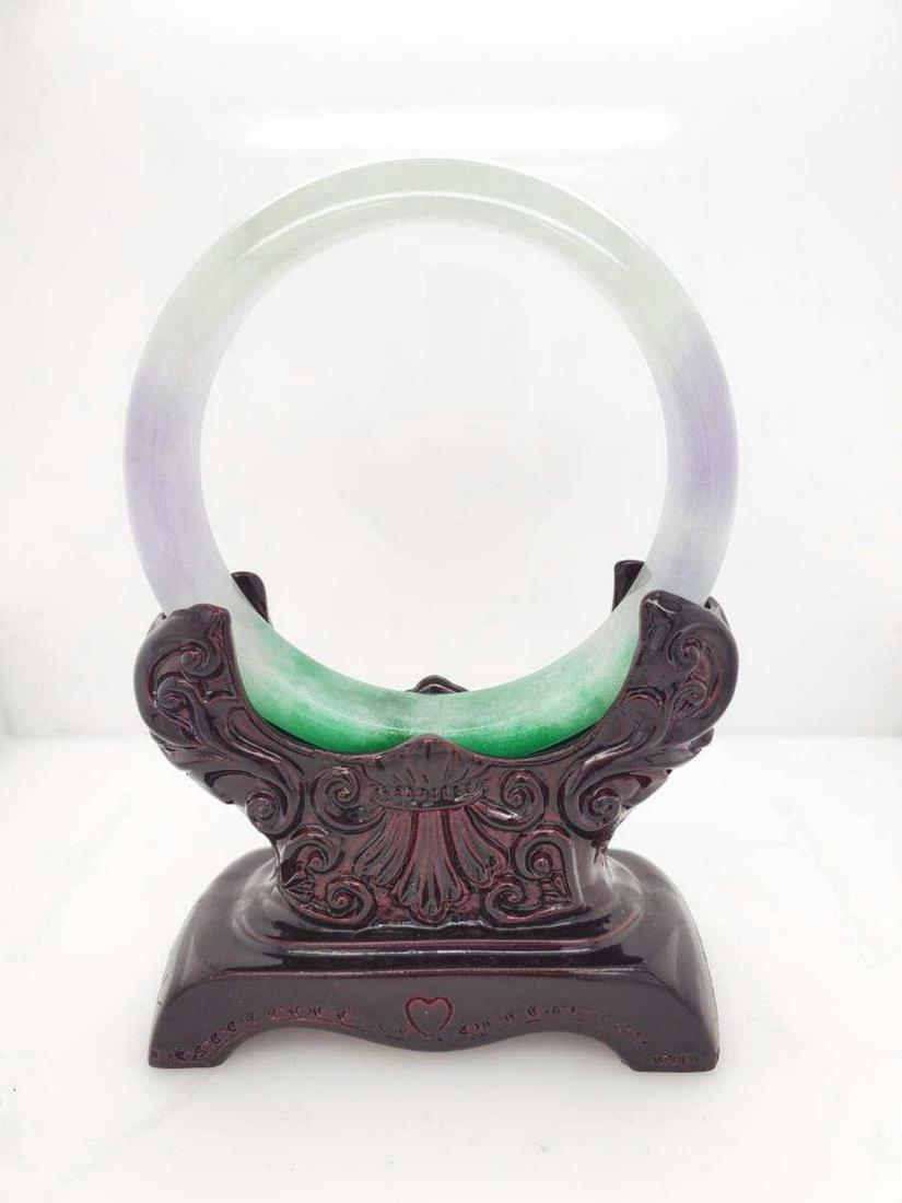 Jade bangle bracelet with stand (1 of 4)