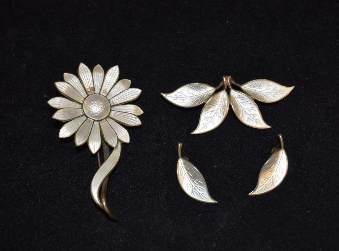 Lot of Vintage Signed White Enamel Jewelry: Lot of Vintage Signed White Enamel Jewelry, includes Pin/Brooch and matching earrings by David Anderson, also a Daisy pin/brooch by Aksel Holmsen