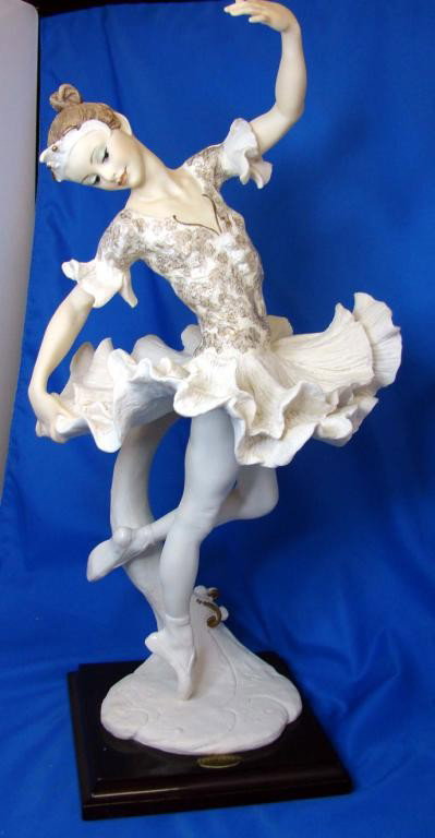 Florence Figurine by Giuseppe Armani Juliette: Florence Figurine by Giuseppe Armani "Juliette", 17", no chips, cracks or scratches, #0682-F.