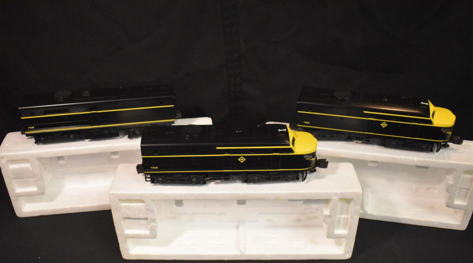 Lionel Trains Lionel 725B. Lionel 725A. Lionel 736 (1 of 7)