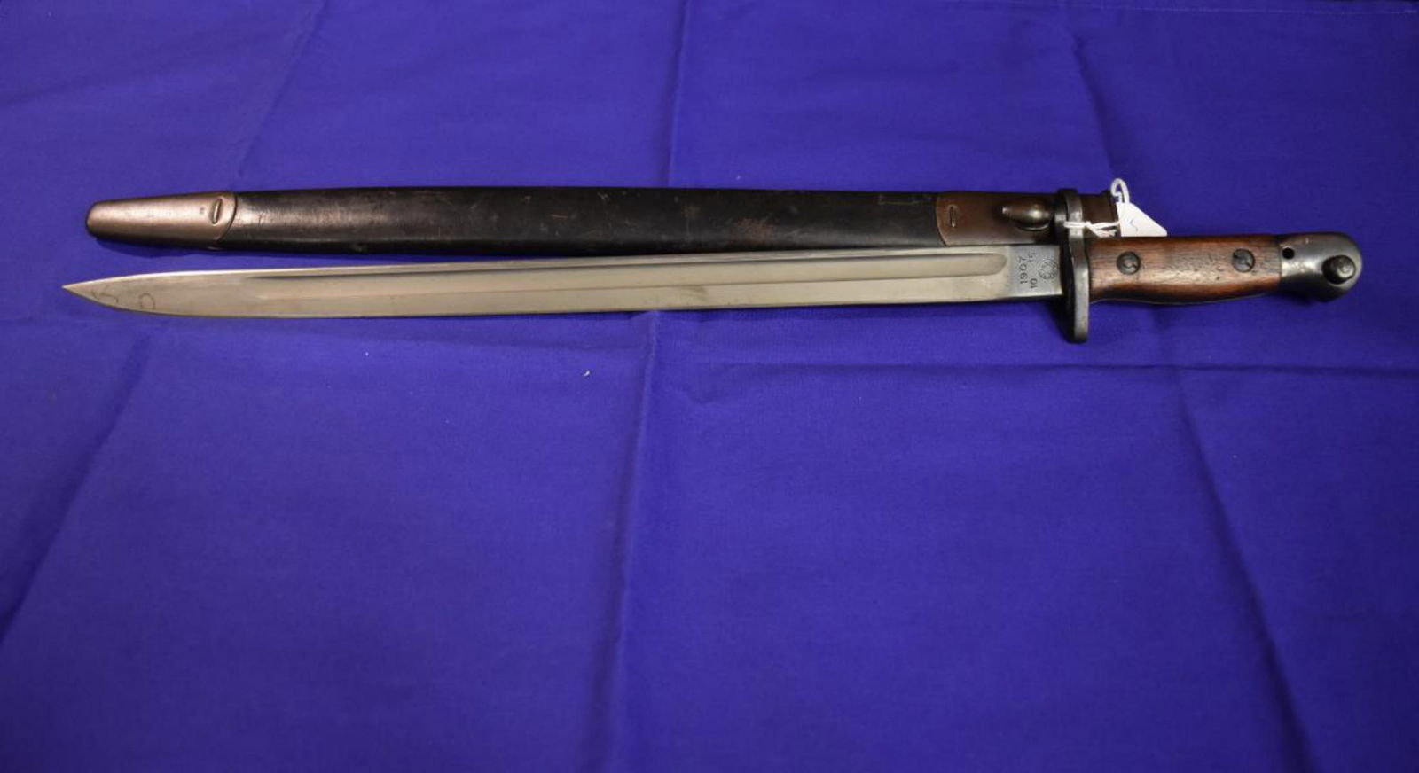 1907 Remington Enfield Bayonet &  Scabbard (1 of 8)