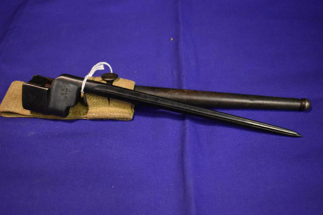 No 4 MK 1 Cruciform Lee Enfield Bayonet S M: No 4 MK 1 Cruciform Lee Enfield Bayonet S M, with metal sheath and frog. (25)