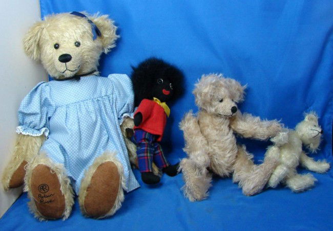 Robin Rive Country Life Bear w/Golly Doll: Robin Rive Country Life Bear, named Flo, with a Golly Doll, 2 small jointed mohair bears.