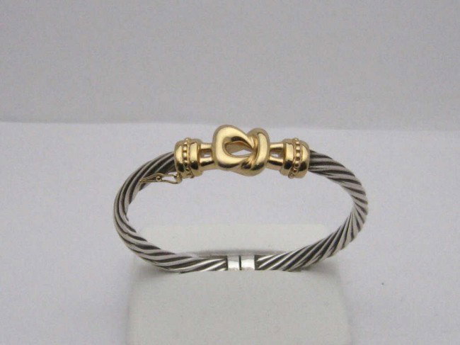 14kyg & sterling fashion bracelet: 14kyg (8gr) and sterling fashion bracelet with the look of David Yurman, barber pole design with 14kg buckle.