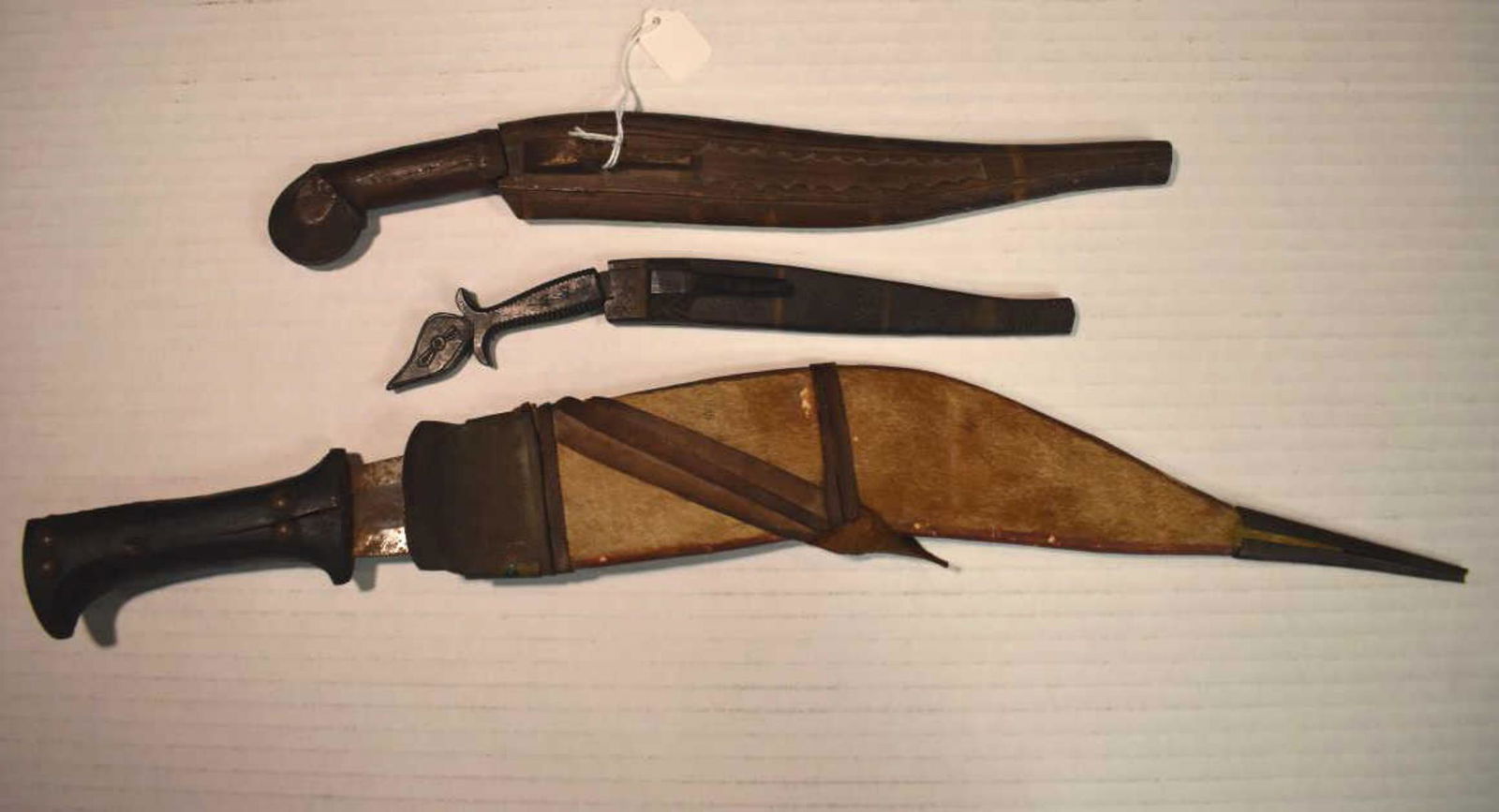 Trio of Vintage World Souvenir or Tourist Knives (1 of 6)