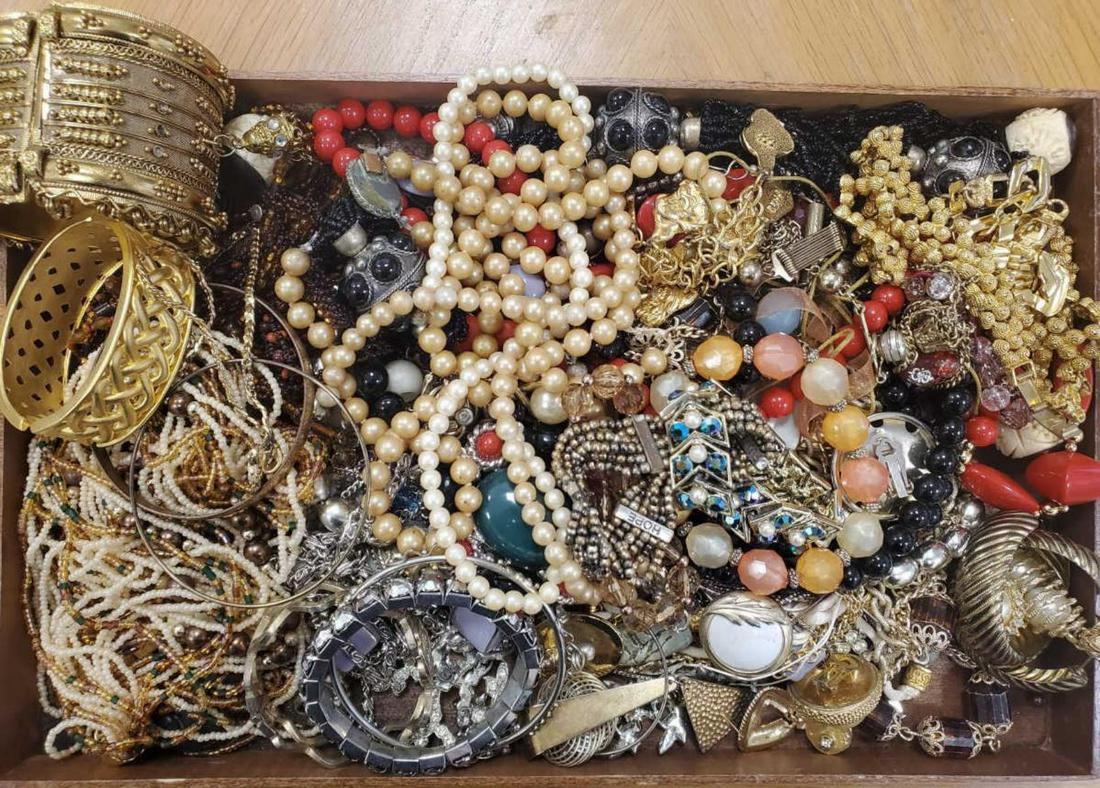 Large lot of costume jewelry: Large lot of costume jewelry featuring beaded necklace, faux pearl necklaces, bangle bracelets, wide cuff bracelet, charm bracelets, fancy link bracelets, fancy link chains, large hoop earrings, clip