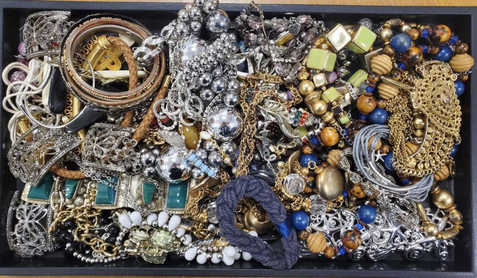 Large lot of costume jewelry: Large lot of costume jewelry featuring bangle bracelets, fancy link chains, large pendants, fancy link bracelets, beaded necklaces and much more.