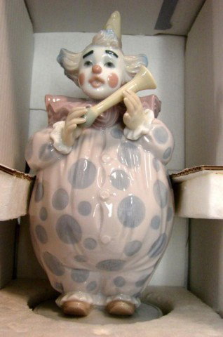 Lladro Clown "The Show Begins #6938: Lladro Clown "The Show Begins #6938, with original box and packing; no chips or cracks; issued 2003.