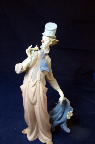 Lladro Clown A Mile of Style #6507: Lladro Clown A Mile of Style #6507, 1998 Vanguard Dealer Exclusive; 14" tall; no chips or cracks; original box and packing.