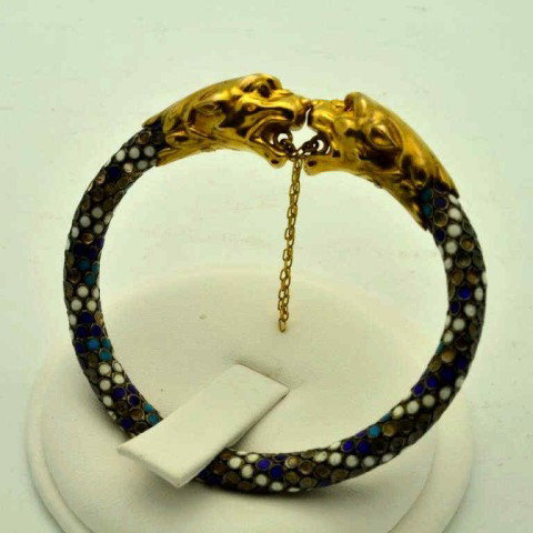 18kyg leopard bracelet with enameling: 18kyg leopard bracelet 10gr with face to face leopards with ruby eyes and blue and white enameling, snakeskin look with safety chain.