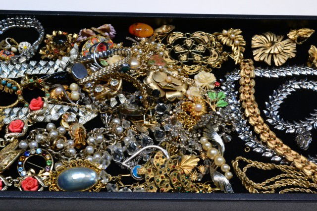 Lot of costume jewelry, Trifari: Lot of costume jewelry including 2 sets of Trifari.