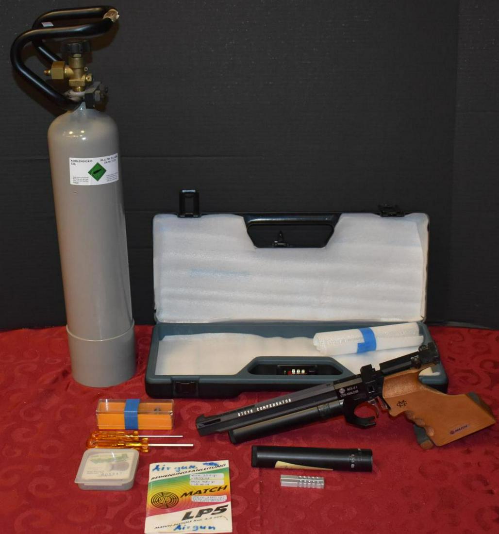 Steyr LP5 Match-Pistole Kal. 4.5mm Airgun: Steyr LP5 Match-Pistole Kal. 4.5mm Airgun. Comes with case and manual. Also included CO2 tank. Manual is in German. Cal 4.5mm 802544 MADE IN AUSTRIA. 500 Match Pellets Vogel USA. 2 Steyr tin clip. Hol