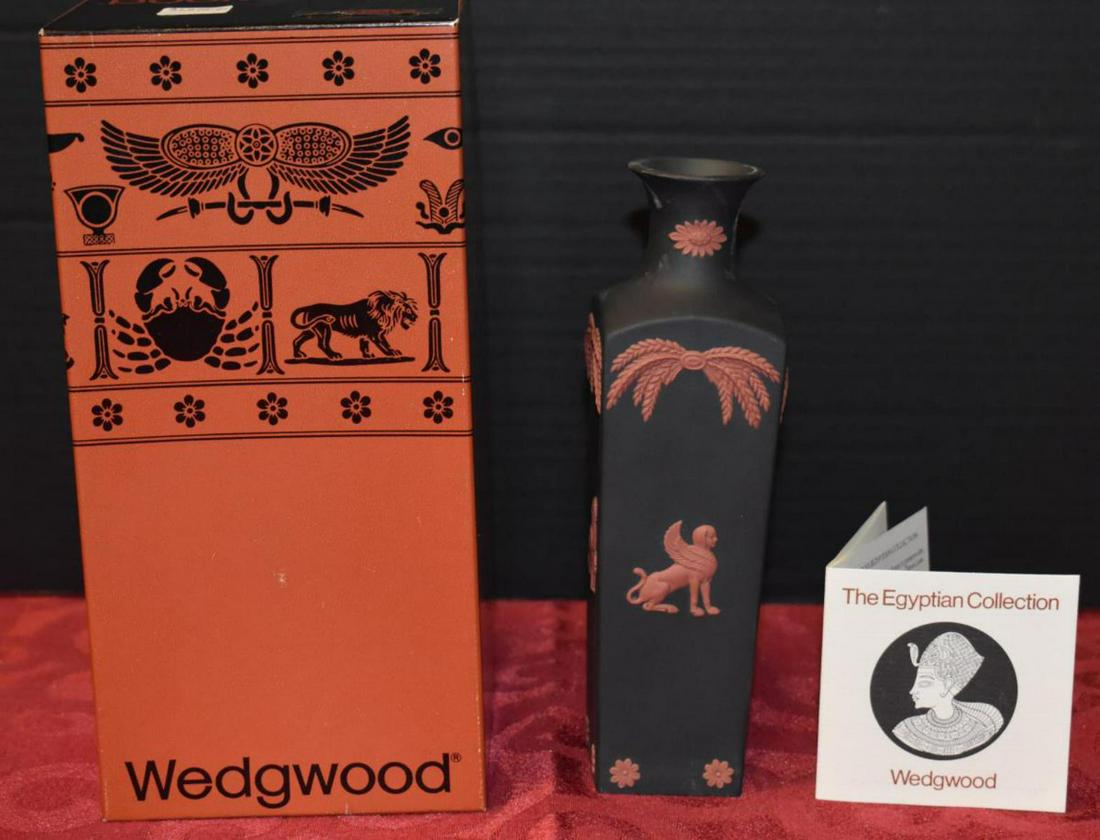 Vintage Egyptian Motiff Basalt Jasperware Wedgwood: Vintage Egyptian Motiff Basalt Jasperware Wedgwood Bud Vase Square, in the original box.