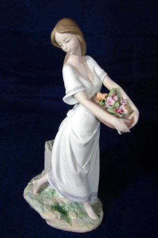 Lladro Gardens of Athens #7704: Lladro Gardens of Athens #7704 10" h. from the Mediterranean Beauty Trilogy, issued 2004; retired 2005. Original box and packing; no chips.