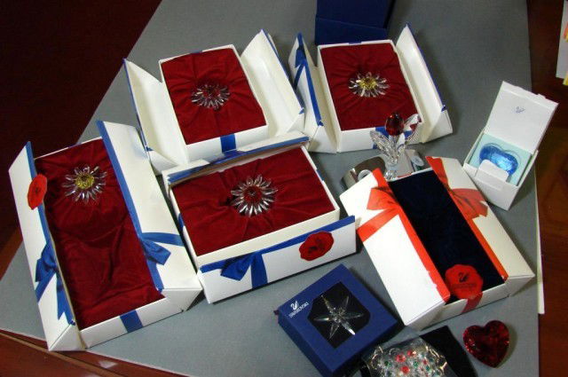 9 Pcs. Swarovski: flowers, hearts, tulip: 2 red and 2 yellow Swarovski crystal flowers given for membership renewal; red and light blue crystal hearts, star ornament; red tulip and silver stand; all original velvet lined boxes.