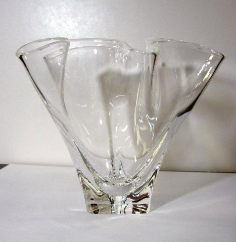 Signed Steuben Handkerchief Vase: Signed Steuben Handkerchief Vase 6"; no chips.