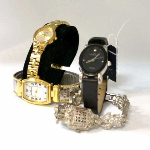 Lot of lady's quartz watches: 4 lady's quartz watches; Citizen, Anne Klein, Vienna and ESQ.
