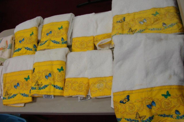 Lot of Gianni Versace Towels - Yellow Butterflies: Lot of Gianni Versace Towels - Yellow Butterflies, 2 bath sheets, 4 large hand towels, 4 fingertip towels, 2 extra hand towels.