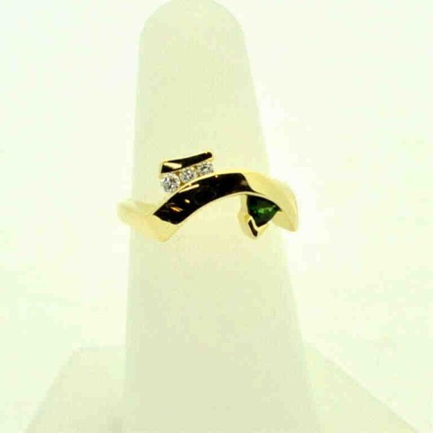 14kyg tsavorite & diamond ring: 14kyg tsavorite garnet and diamond ring 5.3gr with trillion shaped tsavorite along with 3 channel set diamonds in a contemporary design, finger size 6.
