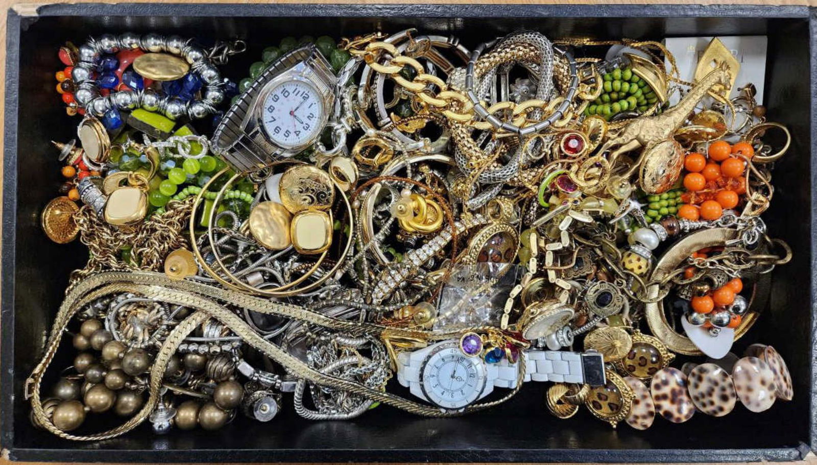 Large lot of costume jewlery: Large lot of costume jewelry including wristwatches, fancy link bracelets , large disk earrings, beaded necklaces, elastic bead bracelets, fancy link necklaces, and more.