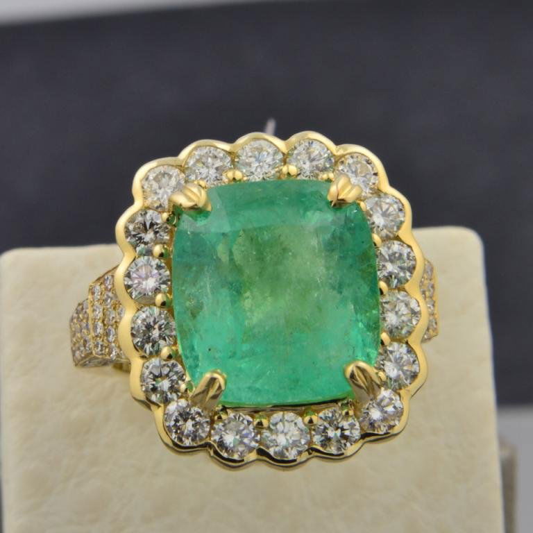 14k wg Ladies Emerald and Diamond Ring: 14k wg Ladies Emerald & Diamond Ring. Center Stone is a 3.95ct. Square Cut Natural Emerald with 1.45 ctw Diamonds Clarity SI-1 to I-1 Color F-H. 10.11gr Size 7 AIG cert