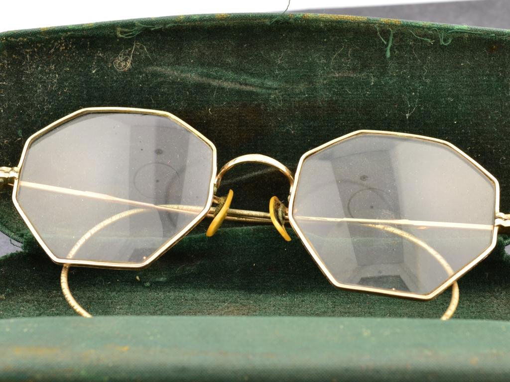 Tillyer Lense Glasses and Case: Tillyer Lense Glasses and Case. True Vision lenses in octagon frame and original case.gold filled, 4.2gr