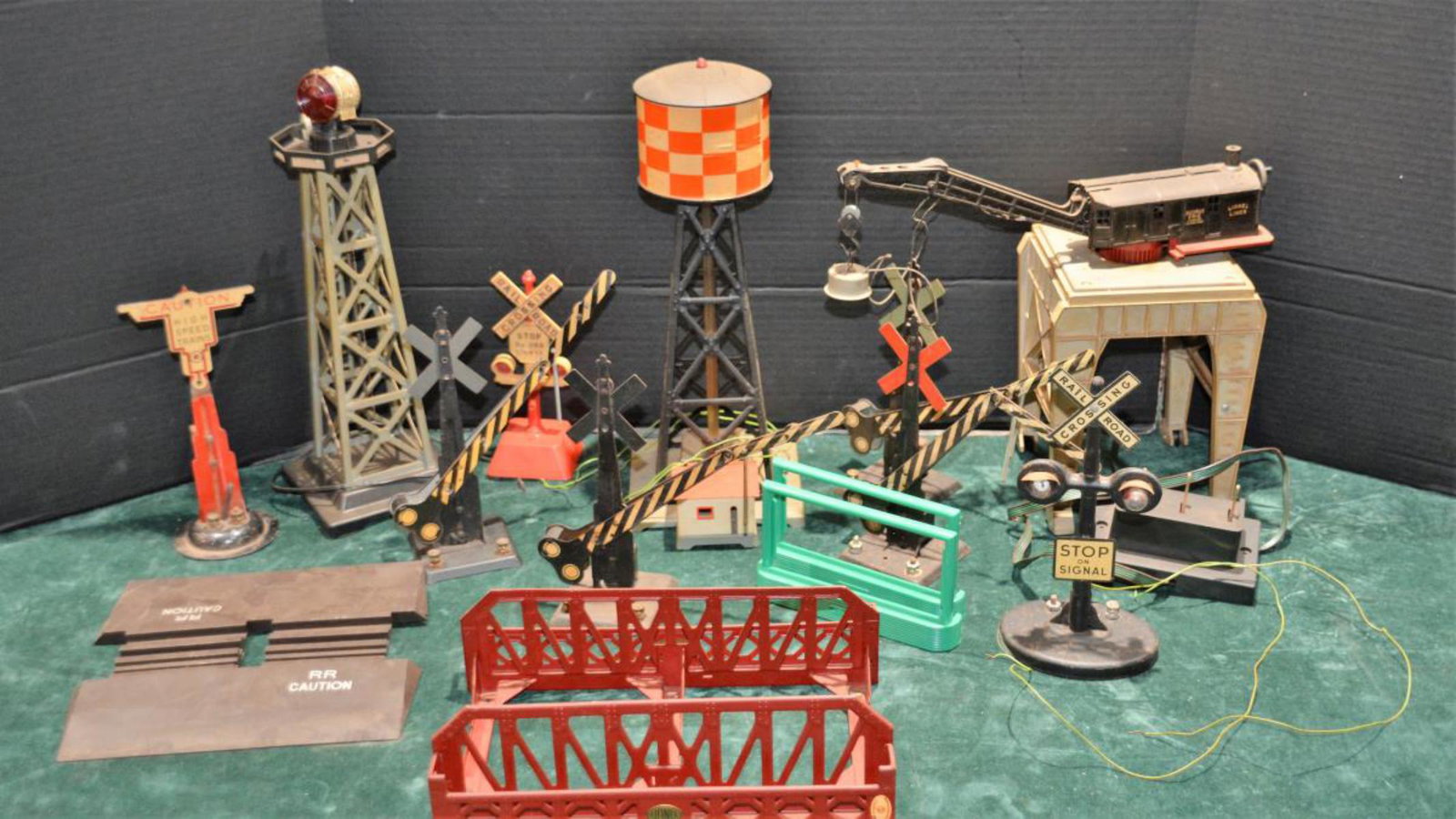 Lot of Vintage Train Accessories Lionel: Lot of Vintage Train Accessories Lionel 282 O Bucyrus Erie Remote Control Gantry Crane, American Flyer water tower, Marx search lit, Lionel metal bridge, high speed train sign crossing signals and pla