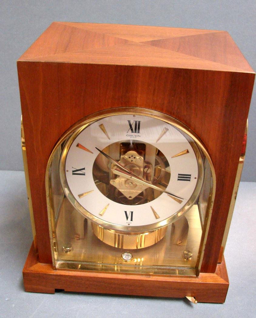 Gruen Atmos Clock Jaeger LaCoultre - Wood Case: Gruen Atmos Clock Jaeger LaCoultre Cosmos 15 Jewels - Beautiful Wood Case; excellent condition.