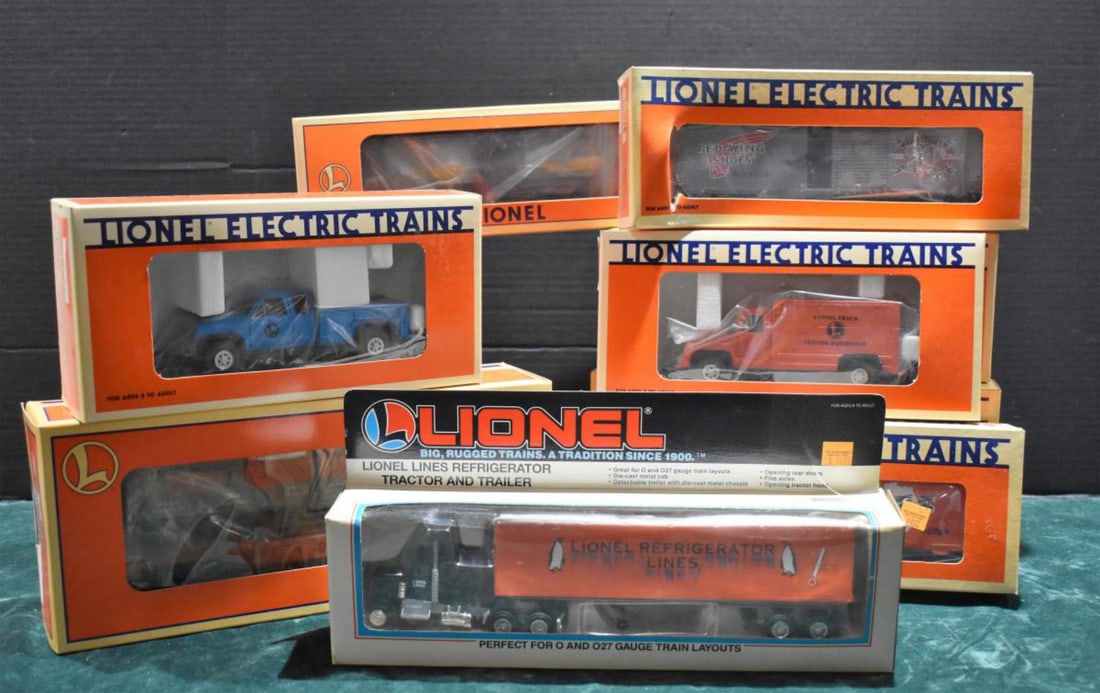 Lionel 11pc Train Lot 6-16655, 6-16124, 6-16264: Lionel 11 piece electronic Train lot including; Steam Railsounds Tender with sound activated button 6-16655, Lionel Lines Single Dome Tank Car 6-6313, Cantadina Boxcar 6-16245, Pennsylvania Salt Three