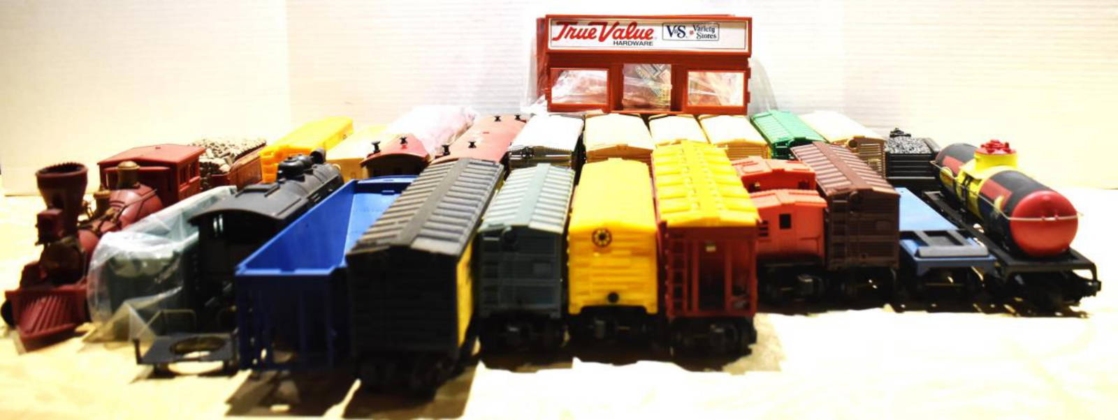 Lot Of Toy Train Box Cars Auction