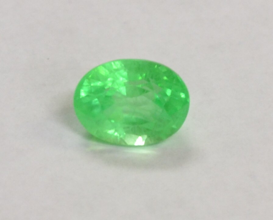 6ct Colombian Emerald Loose Gem: 6.5 ct Colombian Emerald Loose Gem. 9 x 11 x 6mm faceted oval.