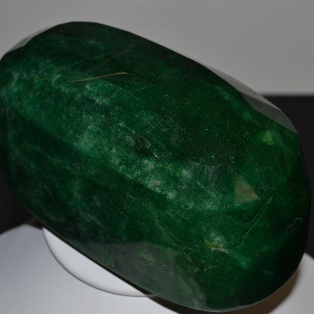 4945 cts Museum Size Oval Cut Beryl: 4945 cts Museum Size Oval Cut Beryl
