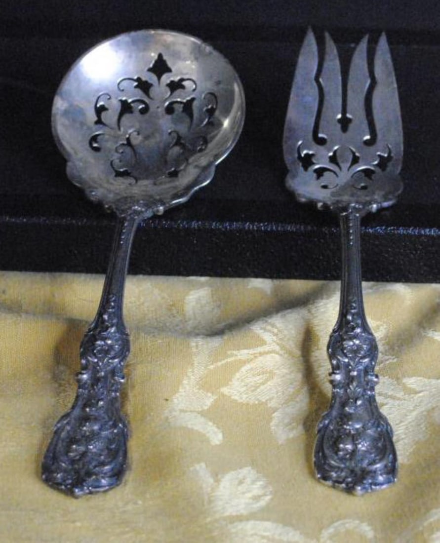 Hard to Find Pair of Sterling Serving Pieces: Hard to Find Pair of Sterling Serving Pieces. (1) Pierced tablespoon and (1) pierced serving fork. Popular "Francis I" pattern by Reed + Barton. 7.49oz Total
