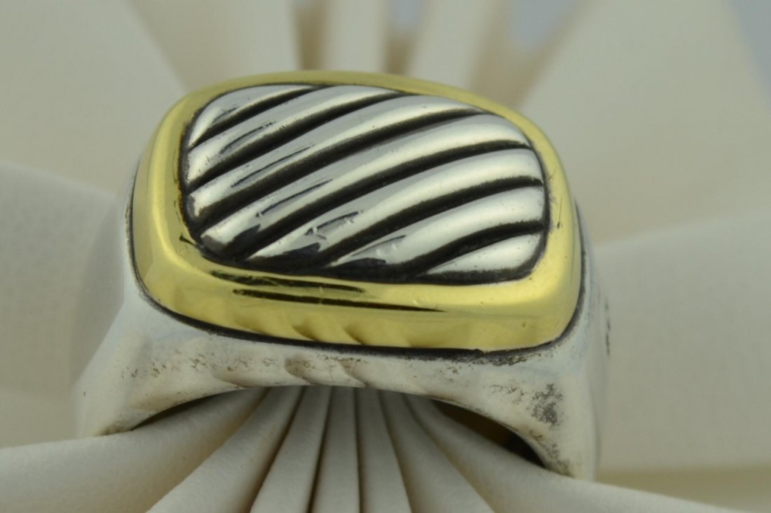 18k yg David Yurman Mans Oval Ring: 18k yg David Yurman Mans Oval Ring. 18k yg on top of 925 silver. 15 x 19mm oval design. size 9 1/2, 16.7gr