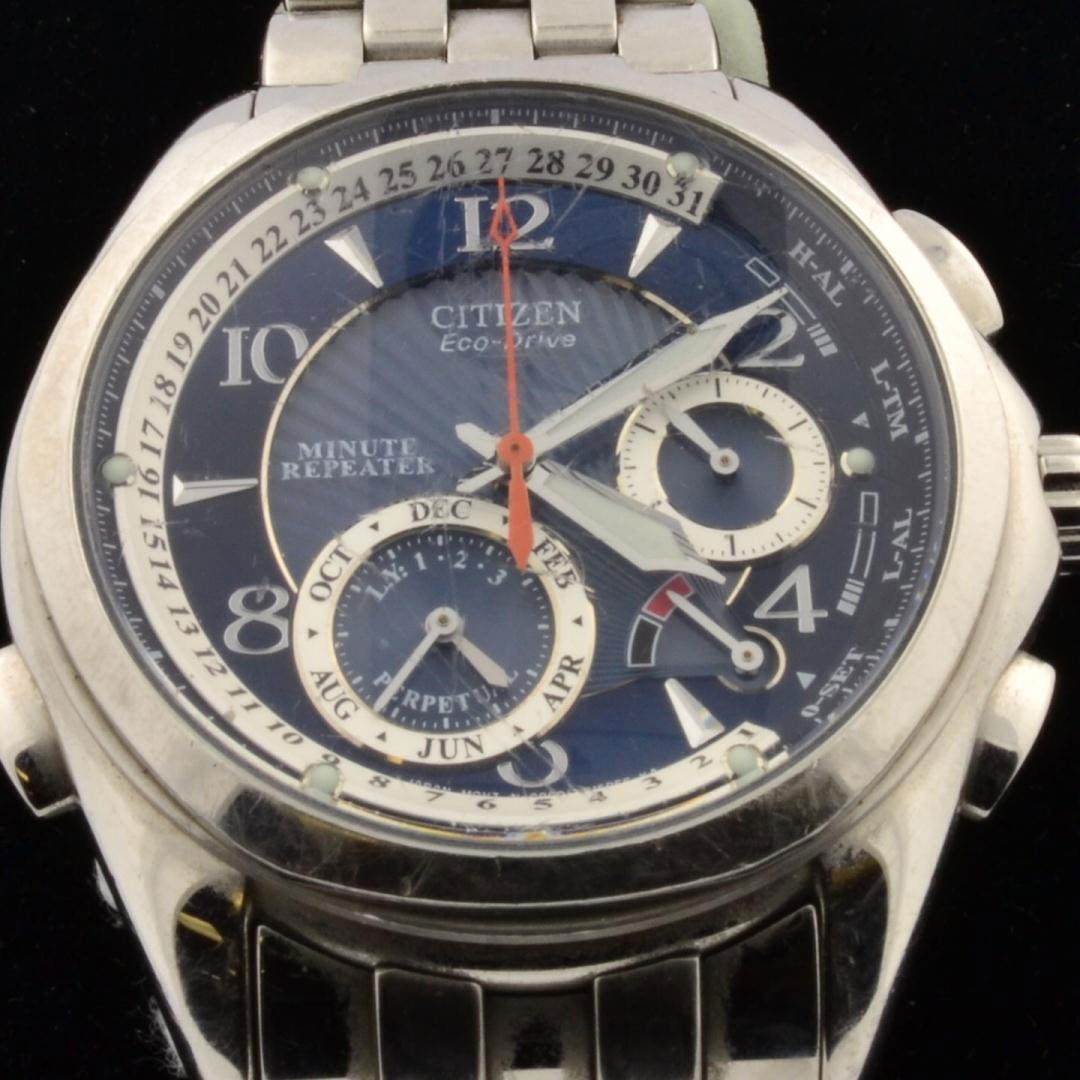Man's Eco Drive Stainless Citizen Watch: Man's Eco Drive Stainless Citizen Watch. 42mm case. Minute repeater. Crystal needs to be replaced and watch fixed.
