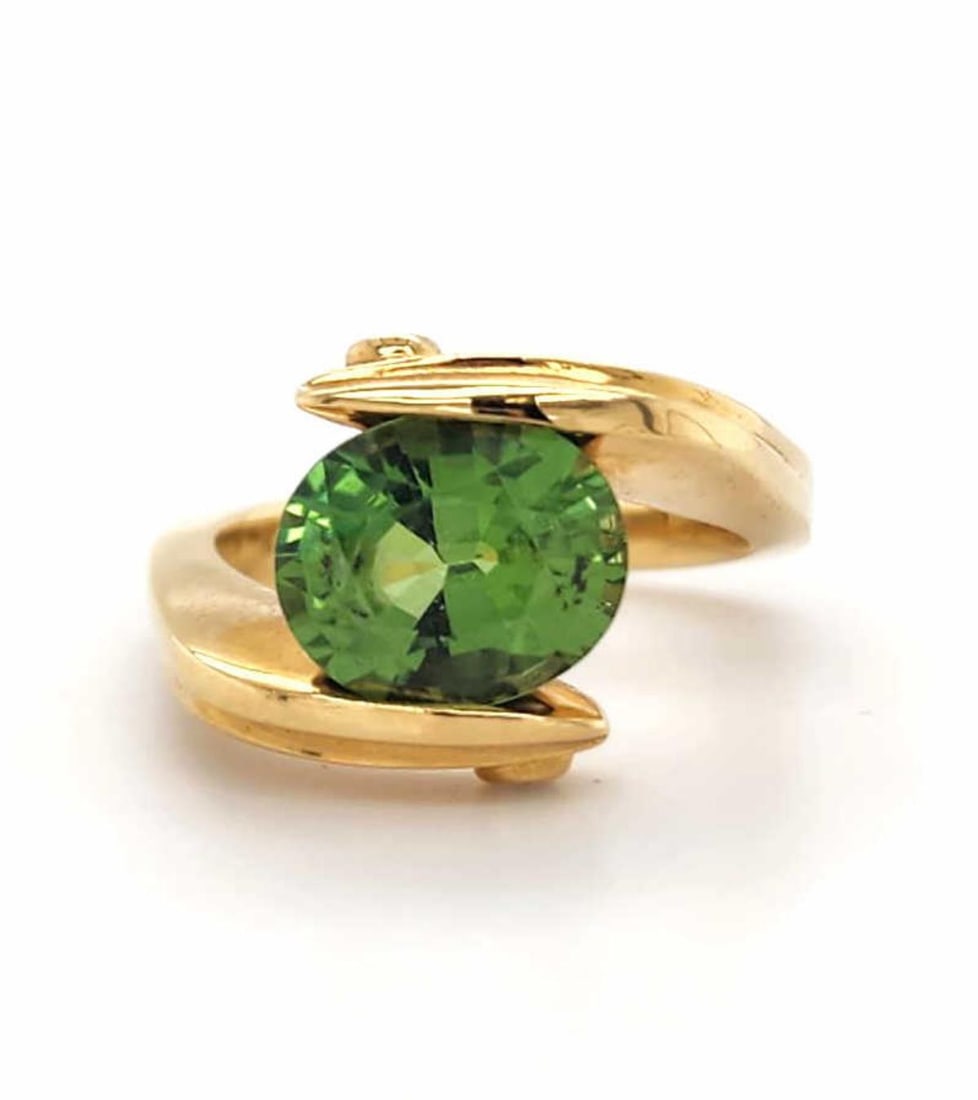 18kt yellow gold green tourmaline ring (1 of 6)