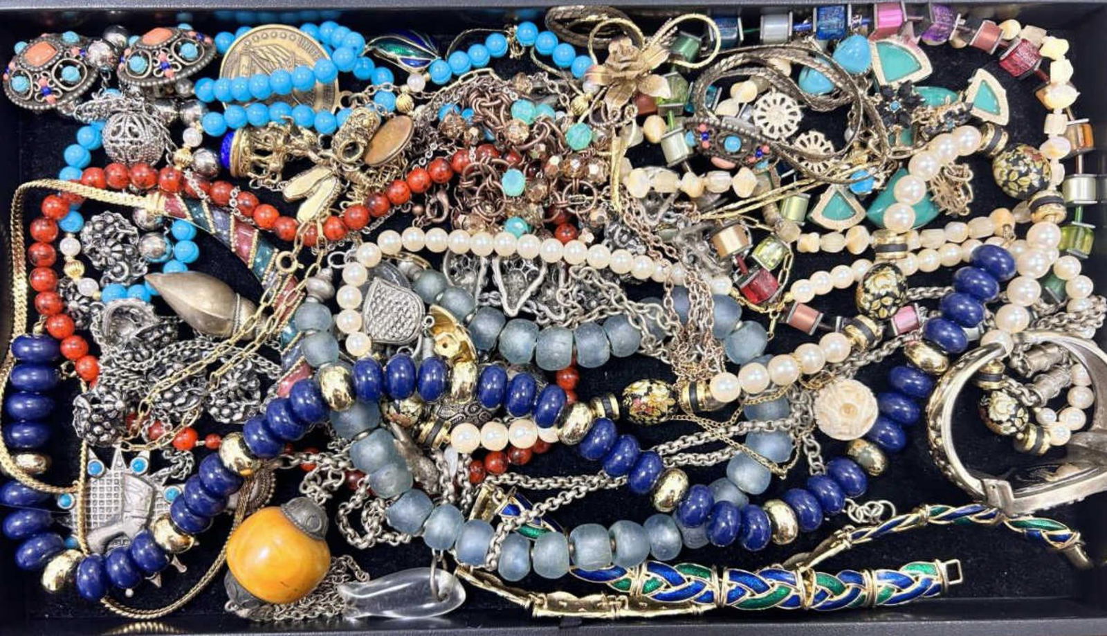 Large lot of costume jewelry: Large lot of costume jewelry including beaded necklaces, fashion earrings, fancy link necklaces, ladies watches and much more.