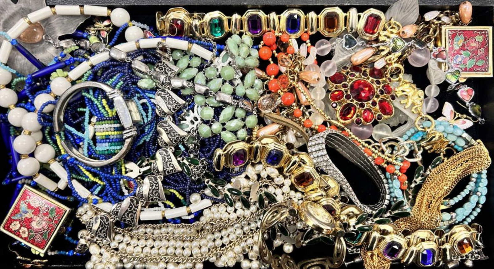 Large lot of costume jewelry: Large lot of costume jewelry including beaded and rhinestone necklaces, fancy link bracelets, ladies fashion watches, trinket boxes, and much more.