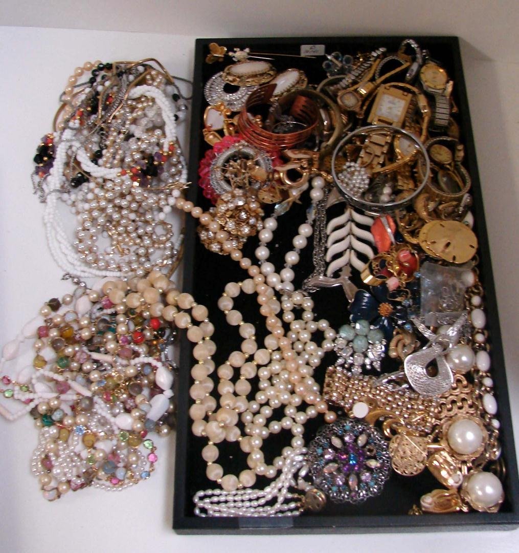 Huge lot of Vintage Costume Jewelry: Huge lot of Vintage Costume Jewelry including many beaded necklaces, earrings, bracelets, etc.