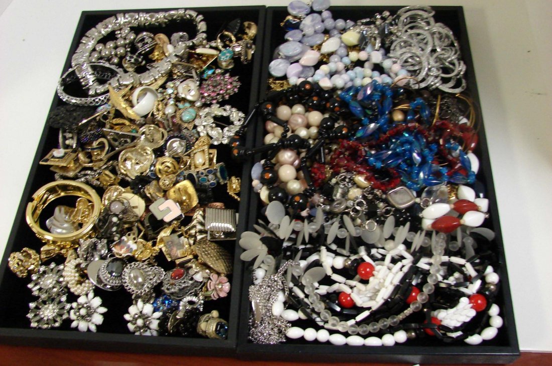 Huge Lot of Vintage Costume Jewelry: Huge Lot of Vintage Costume Jewelry including beads, bangle bracelets, necklaces, earrings mostly clip on, etc.