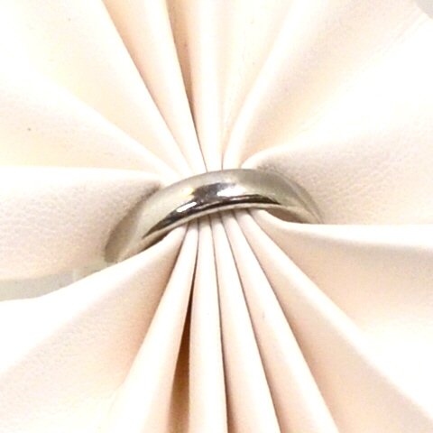 1999 Platinum wedding band Tiffany & Co: 4.5mm platinum wedding band by Tiffany & Co, special design 1999 and finger size 81/2. 9.5gm