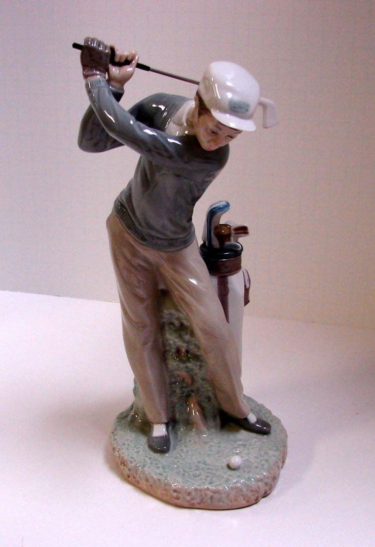 Lladro Golfer #4824 - Signed on bottom: Lladro Golfer #4824 - signed on bottom; 10.5"; original box (old style - no packing.)