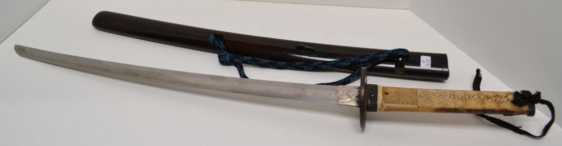 Japanese Wakizashi Samurai Sword Signed Kanesaki: Antique Japanese Wakizashi (short sword) Samurai Sword. Signed Kanesaki. Dates between 1550-1867. From either the Mino or Inaba Province. The Habaki is silver foiled from the Kaga Province. The Kazuka