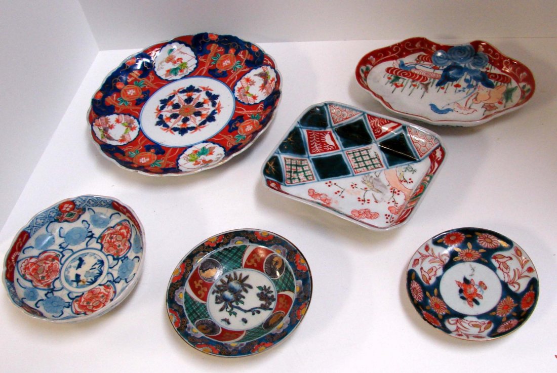 6 Antique Imari Plates - 18th & 19th Century: 6 Antique Imari Plates, ranging in size from 4" to 8 1/2". No chips.