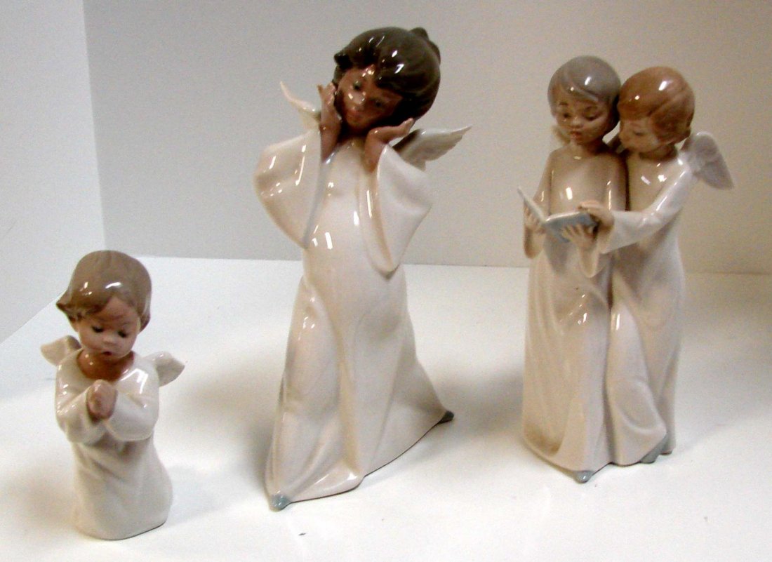 Lladro Mime Angel, Angel Praying & Nao Angels: Lladro Mime Angel #4959, Angel Praying #4959 & a pair of Nao Angels singing. No chips. No Box.