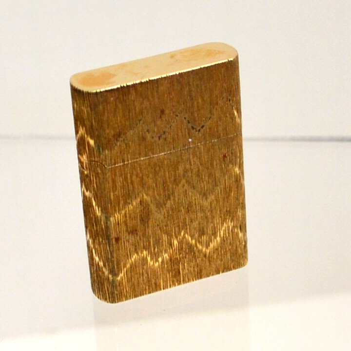 14kyg Zippo Lighter: 14kyg Zippo lighter with herringbone like finish measuring 13/4x11/4 25.5gm"